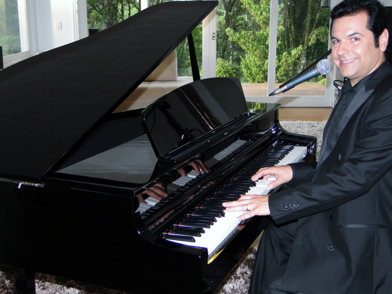 Programação terá show com o tenor Evandro Martins